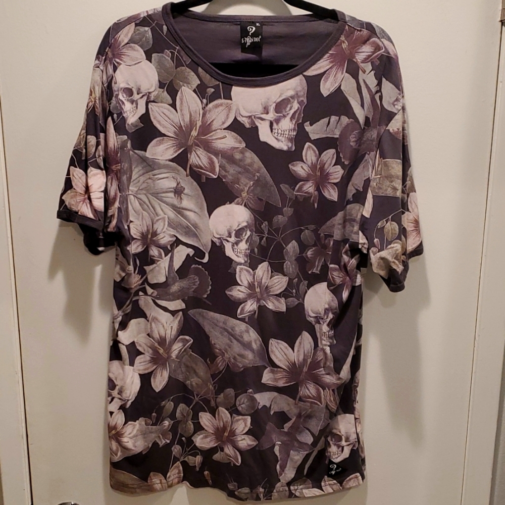 Mens t-shirt.  Slim fitting.